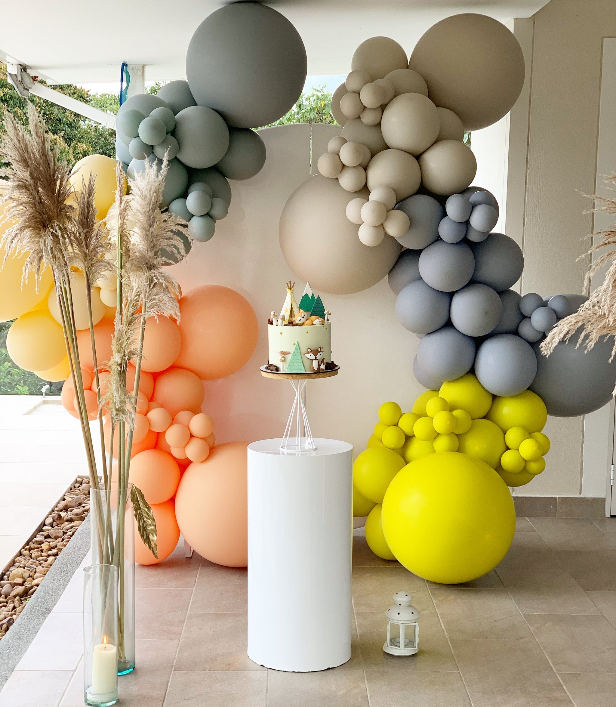 Globos, flores y la más linda decoración estarán en tu evento si nosotros te lo diseñamos. Haremos de tus cumpleaños, baby showers, matrimonios, bautizos y aniversarios los momentos más inolvidables.
