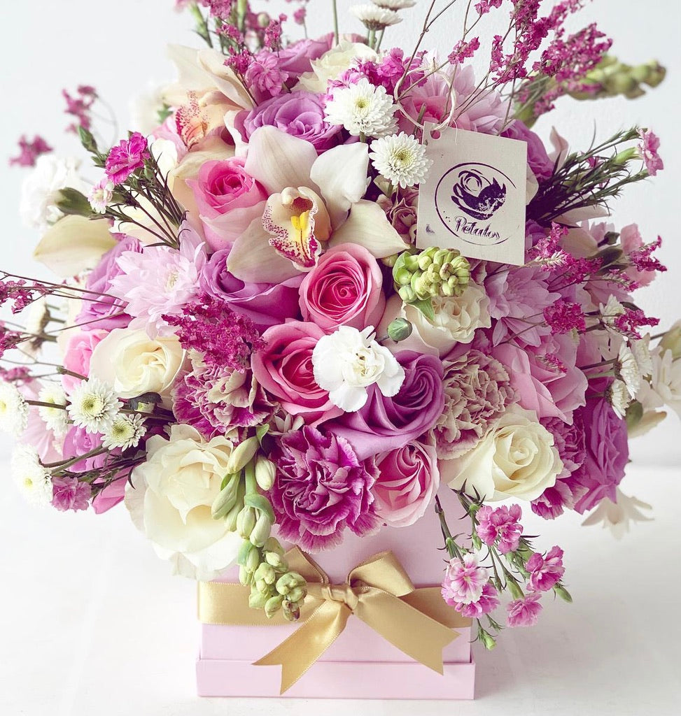 Caja deluxe rosada flowermix blanco, rosado y lila