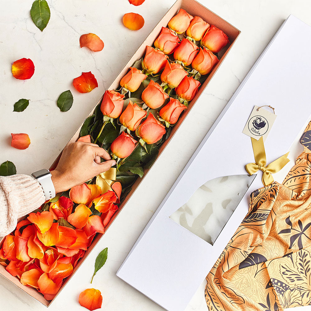 Caja rectangular de rosas salmón - Pétalos