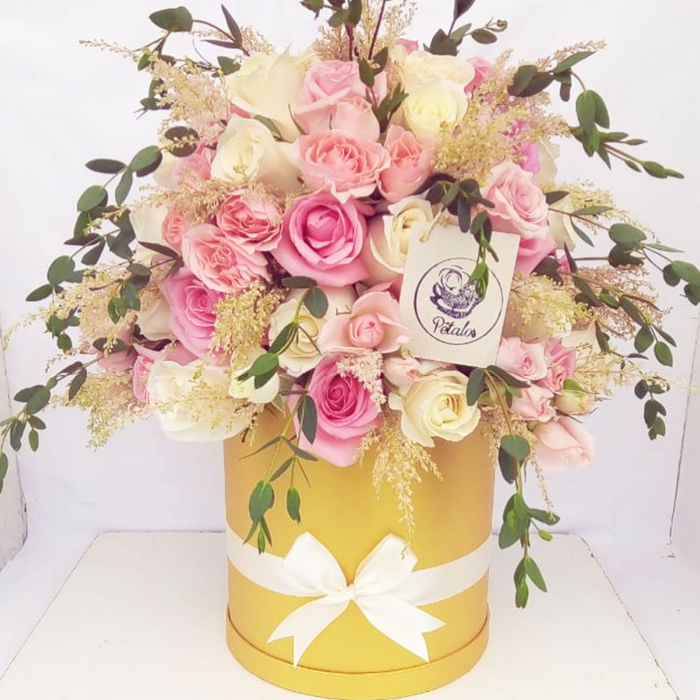 Caja de Rosas y Mini Rosas - Pétalos