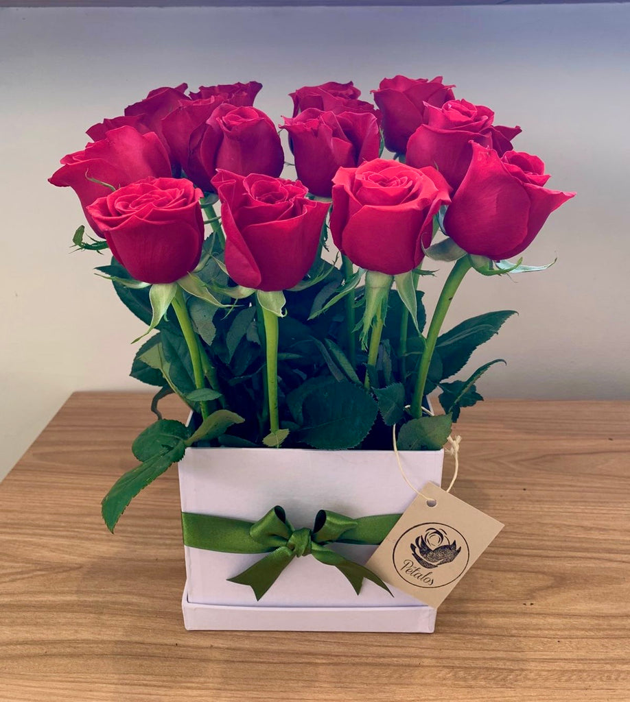 Caja deluxe blanca de rosas rojas