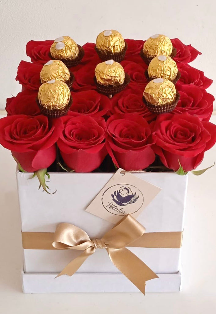 Caja deluxe blanca 16 rosas rojas y 8 chocolates Ferrero Rocher