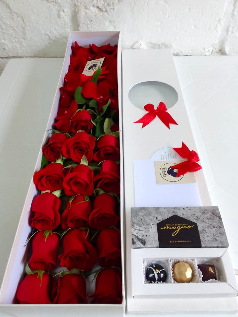 Caja premium de 16 rosas rojas con caja de 3 gemas lunares