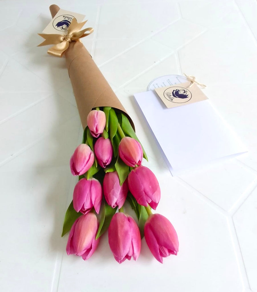 Cono de tulipanes rosados