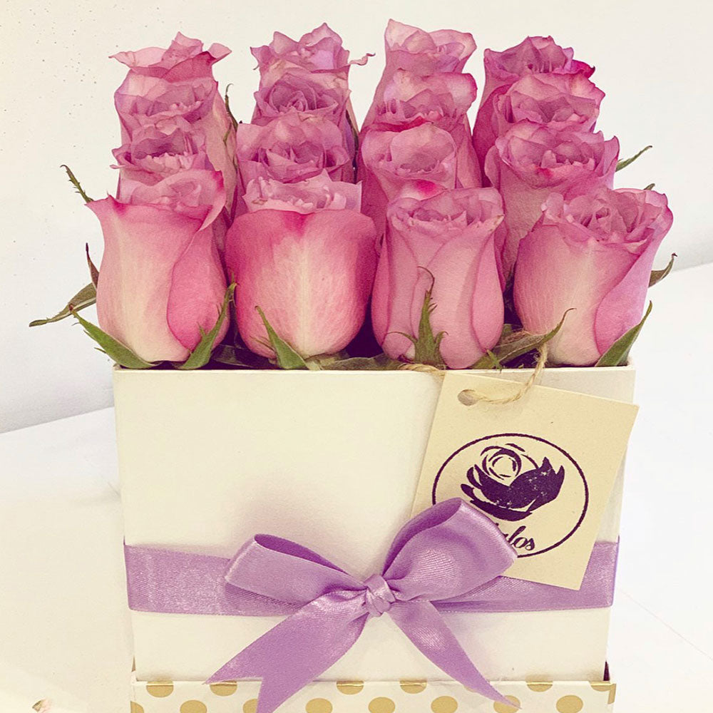 Caja de 16 Rosas Lila - Pétalos