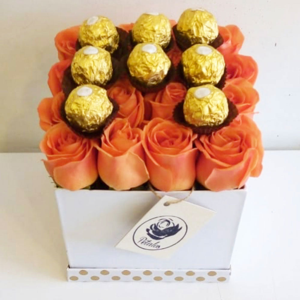 Caja de Rosas con Ferrero - Pétalos
